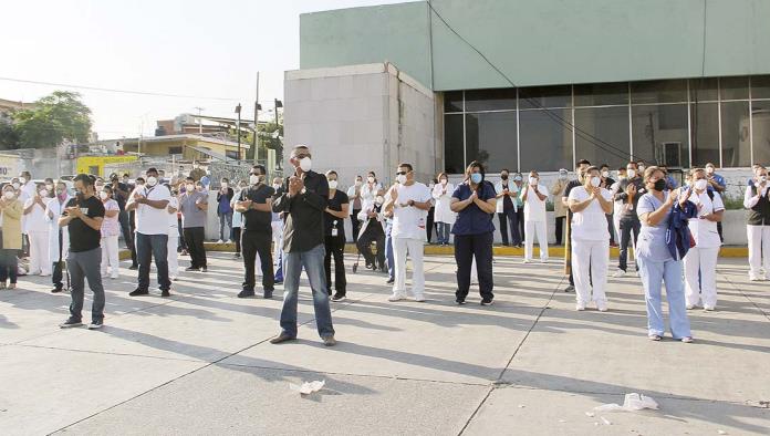 Cesan a director en medio de protestas