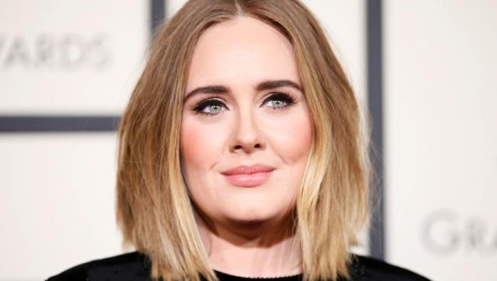 Adele presume su aplanado abdomen