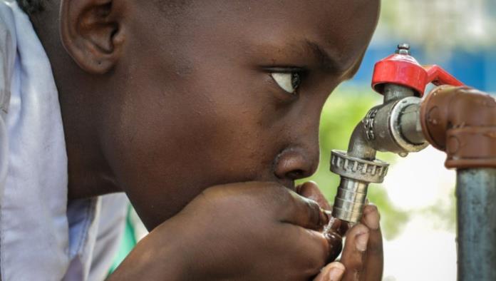 ¡Convierten agua de mar en potable en solo 30 minutos usando luz solar!