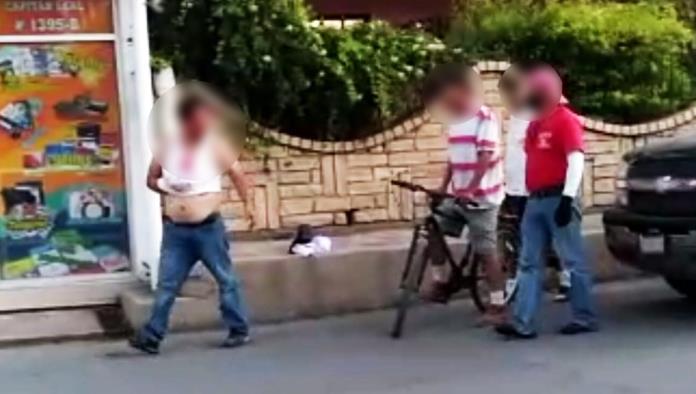 Agreden a policías con machetes