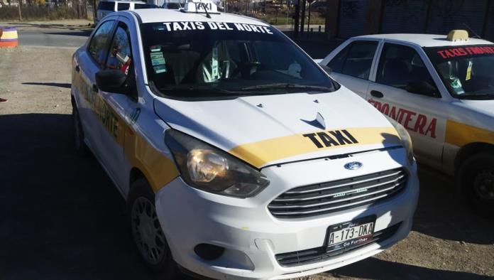 Ninguno de los dos imprudentes taxistas respetó el señalamiento