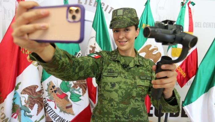 Alexa Bueno, de soldado a youtuber de la Sedena