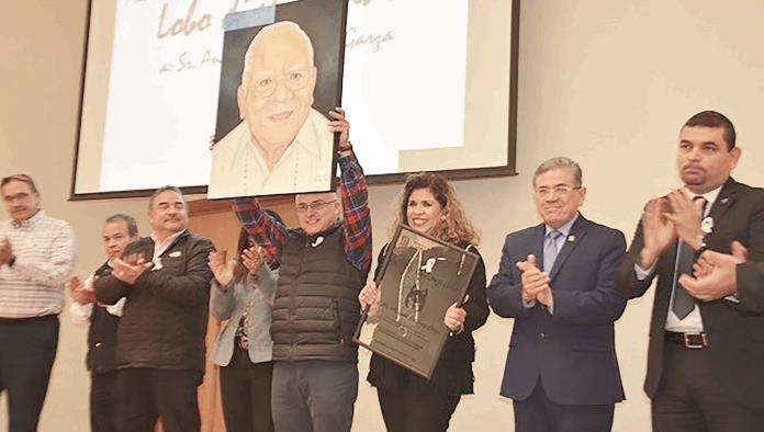 Entrega UAC presea a  Don Antonio Gutiérrez