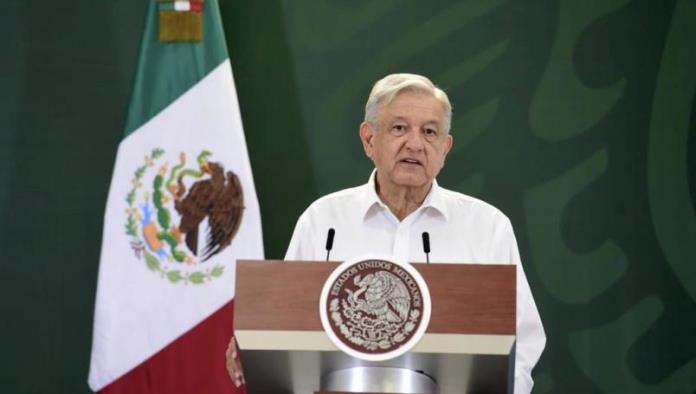 Rechaza AMLO estar detrás del conflicto en W Radio, como acusa Calderón