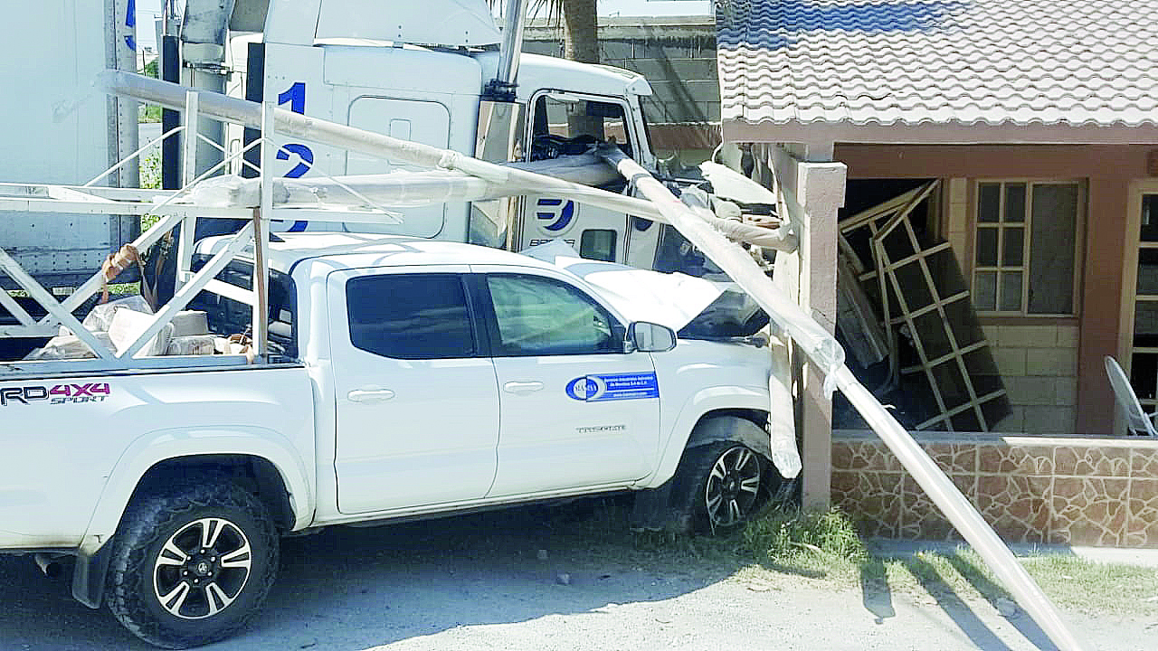 Lo arremanga contra oficinas