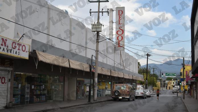 Denuncia mujer  a tienda del Centro