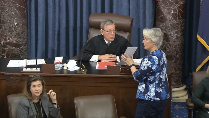 En juicio político contra Trump, juez regaña a fiscales y a defensores