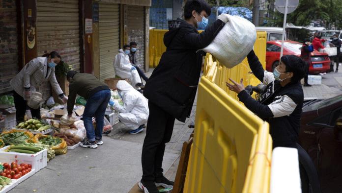 Regresan los vendedores callejeros a Wuhan, China