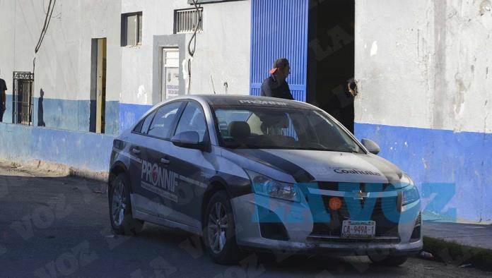 ‘Pescan’ a niño abriendo auto