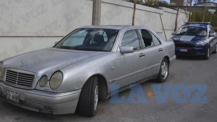 Asegura la policía auto abandonado