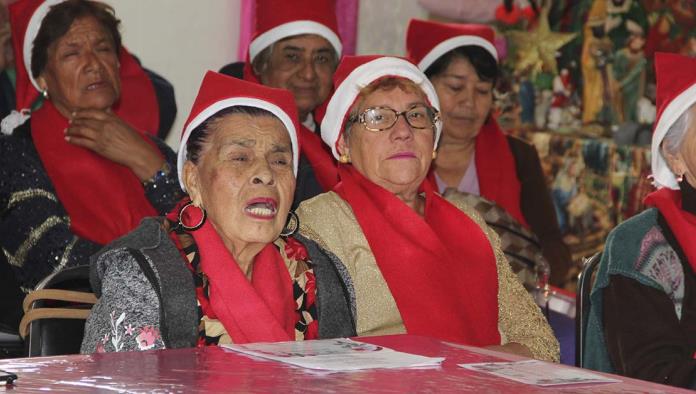 Organizan una posada para adultos mayores