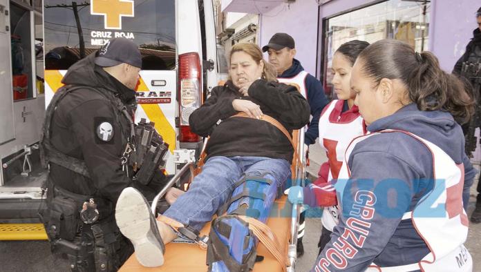 Resbala mujer en rampa