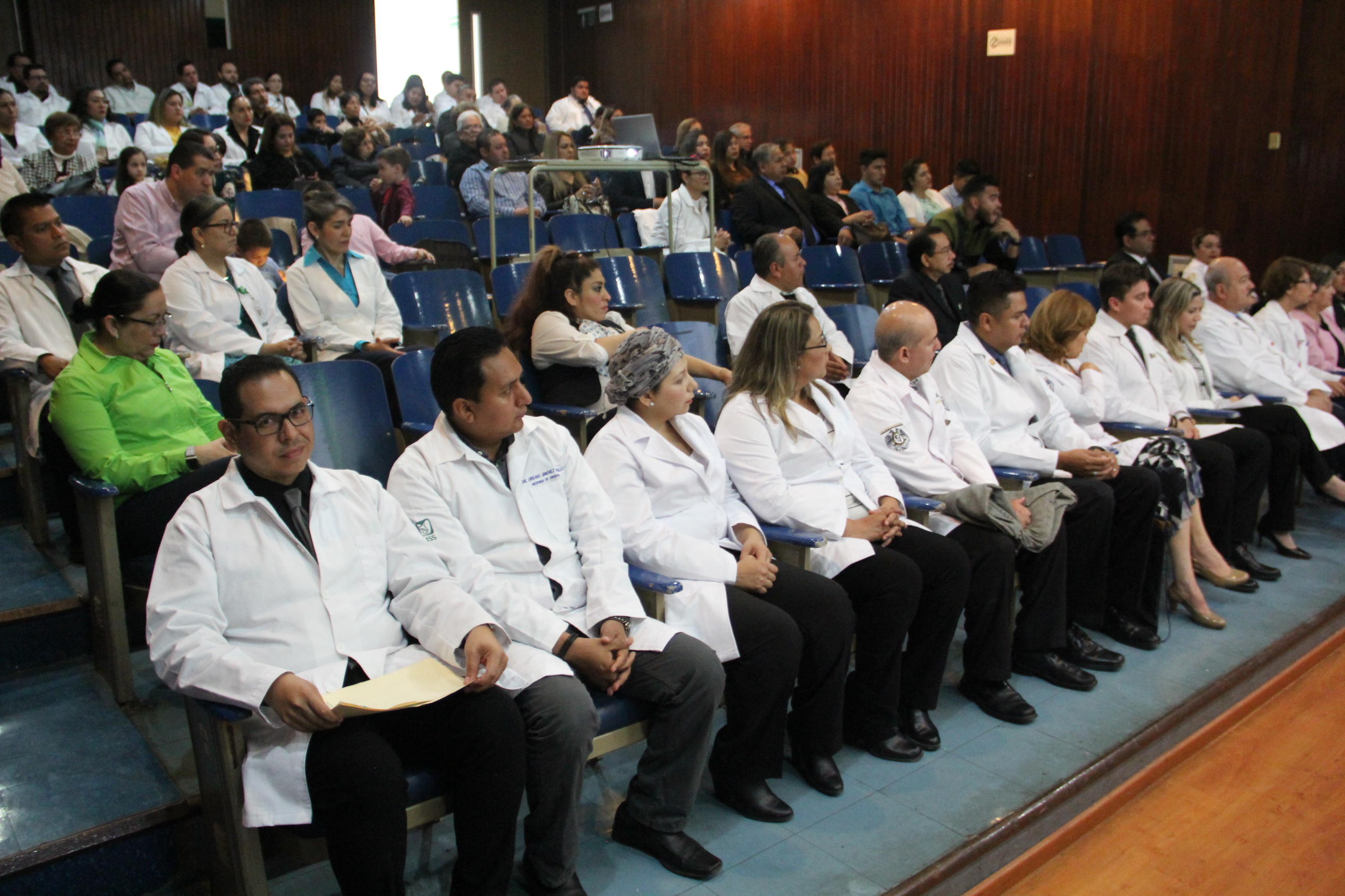 Se gradúan médicos  en medicina familia