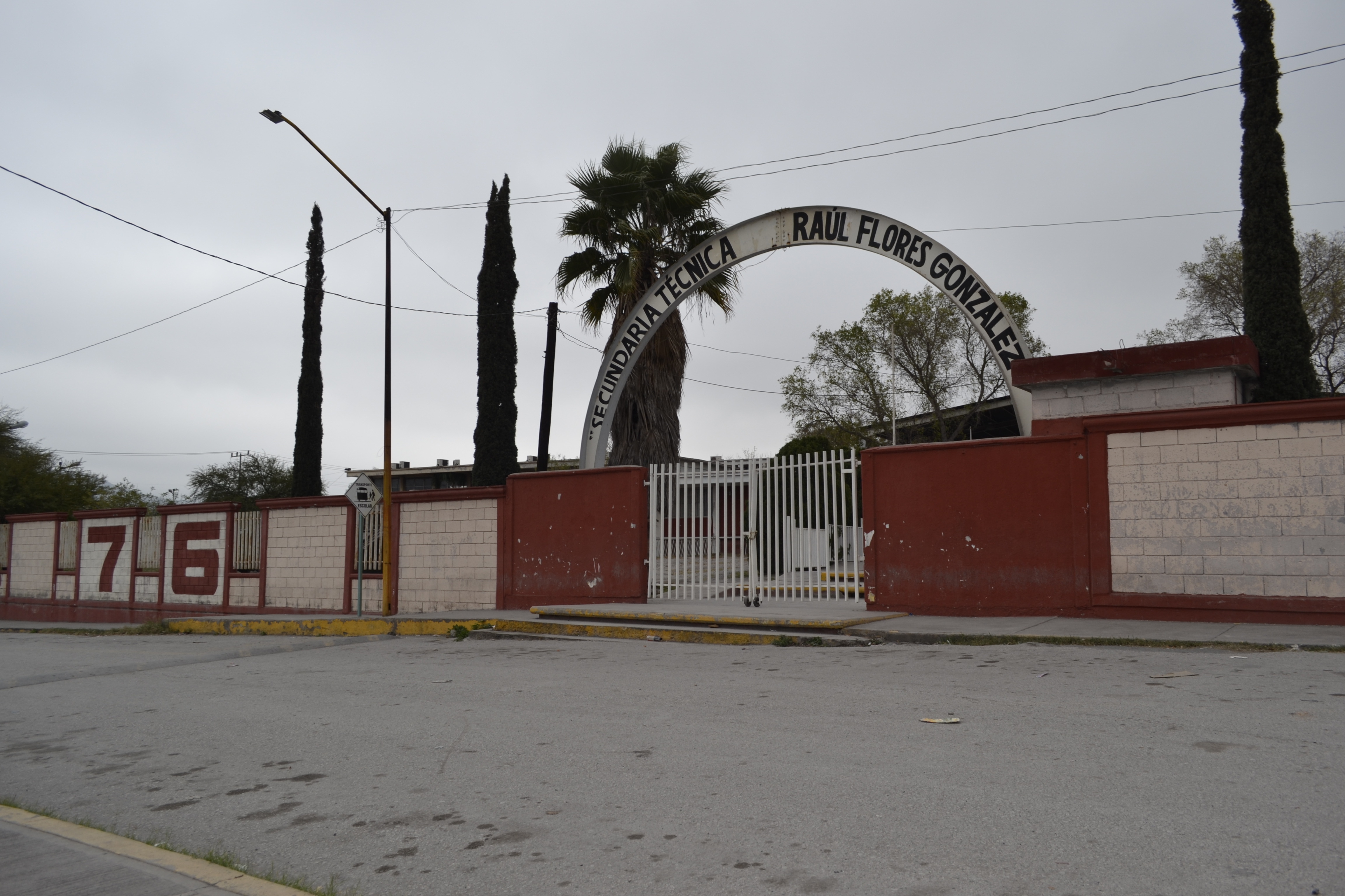 Convierten tapia en  nido de malvivientes