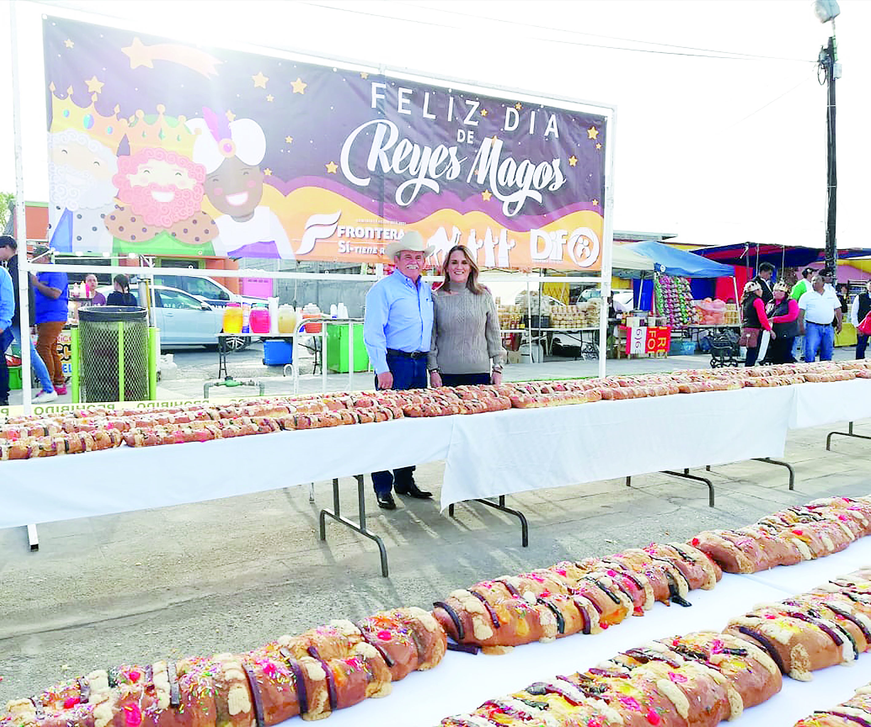 Celebran reyes con mega rosca