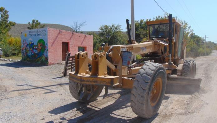 Rehabilitan camino al ejido San Vicente