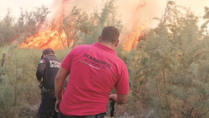 Atienden incendio Bomberos en San Buena