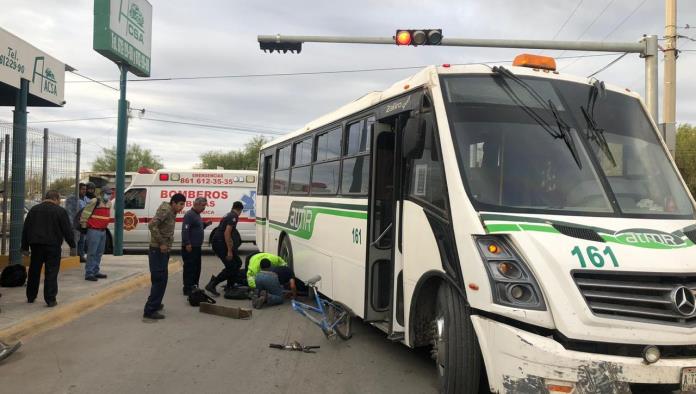 Embiste  camión a ciclista