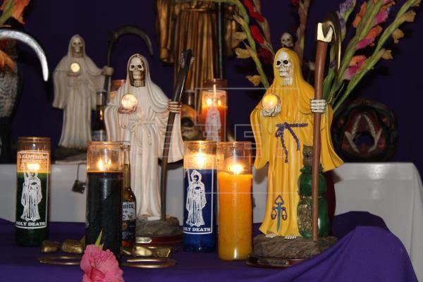 Veneran a la  Santa Muerte