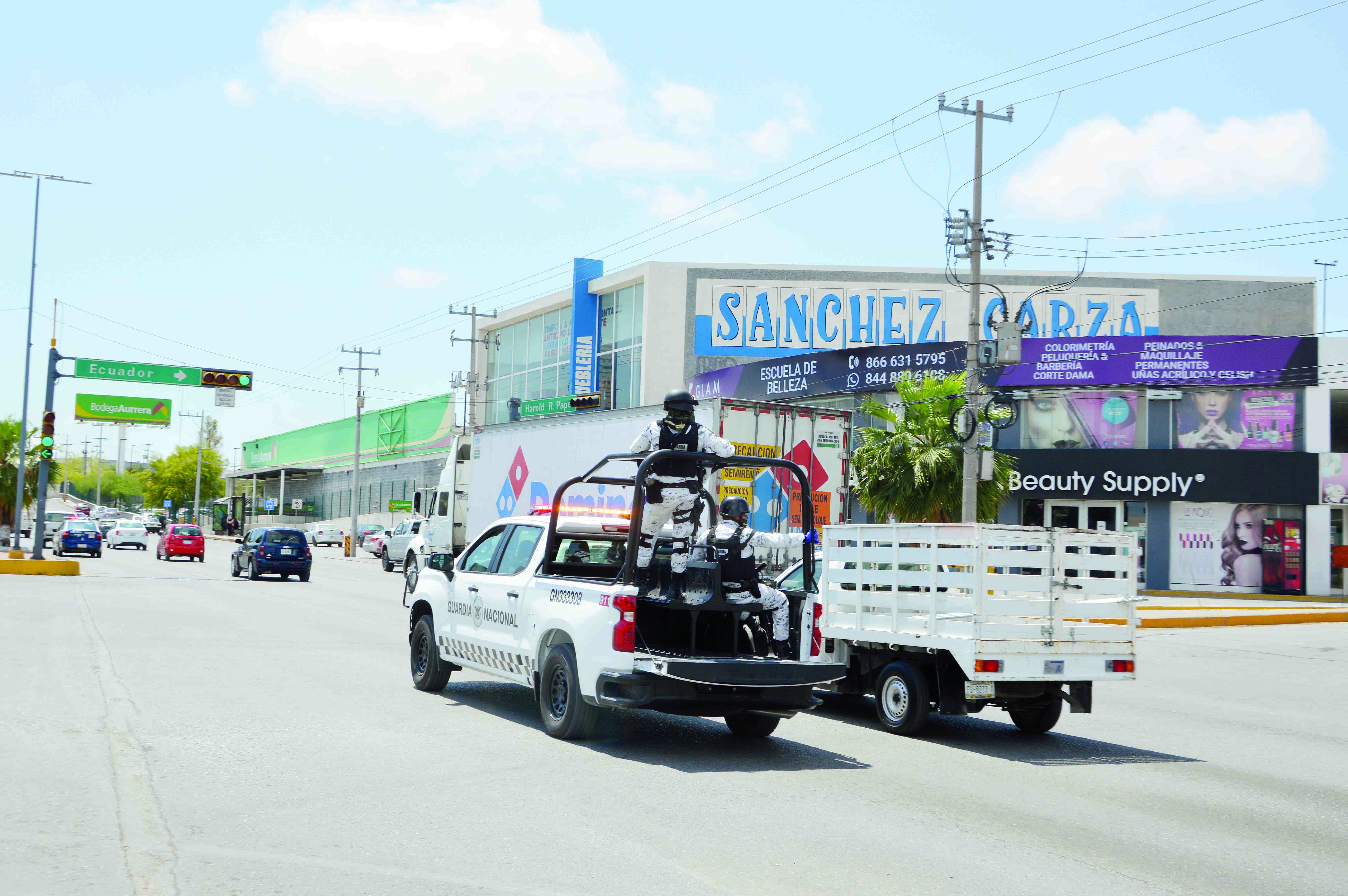 Arrestan a 45 por andar en la calle