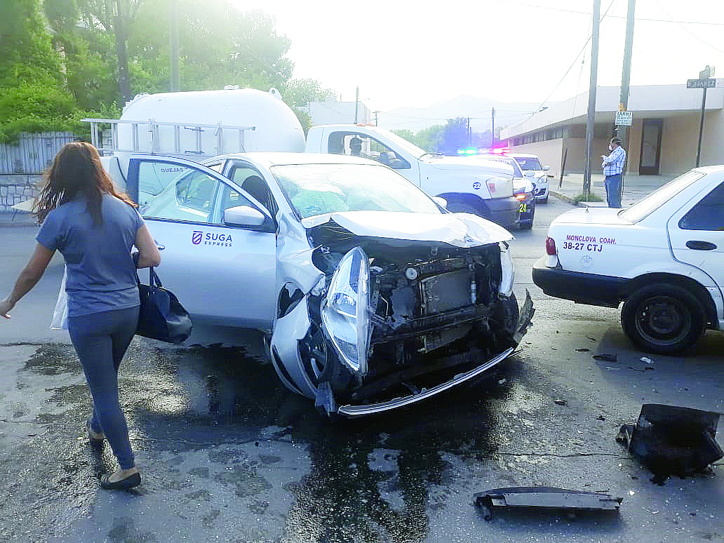 Lesiona a tres en accidente