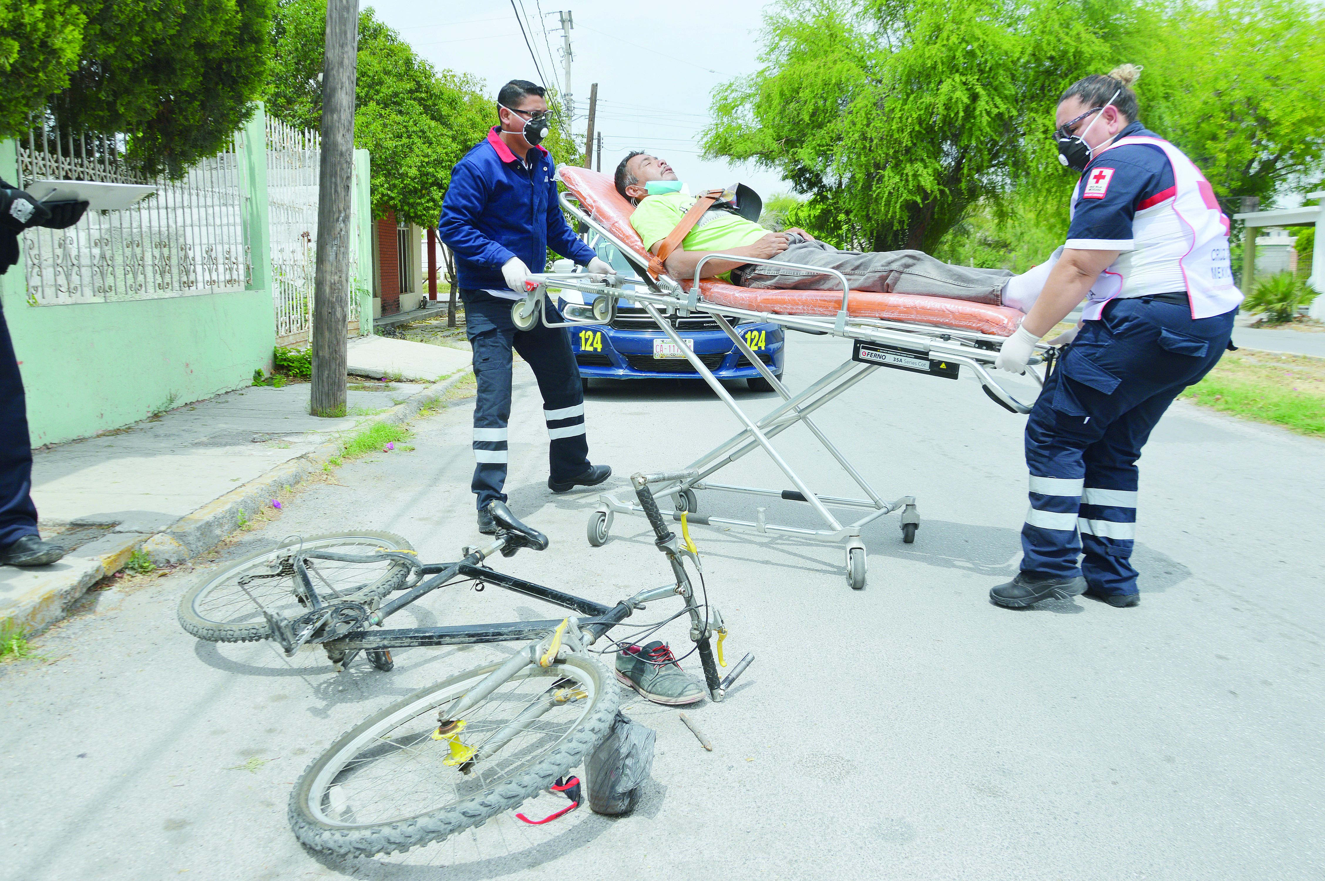 Termina carrera de cara al pavimento