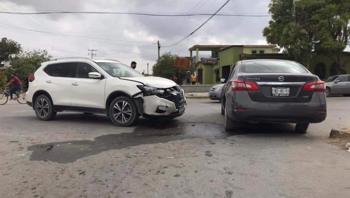 Origina accidente por pasarse un alto