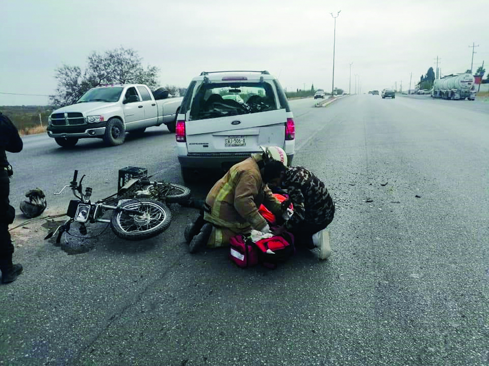 Estampa moto en camioneta