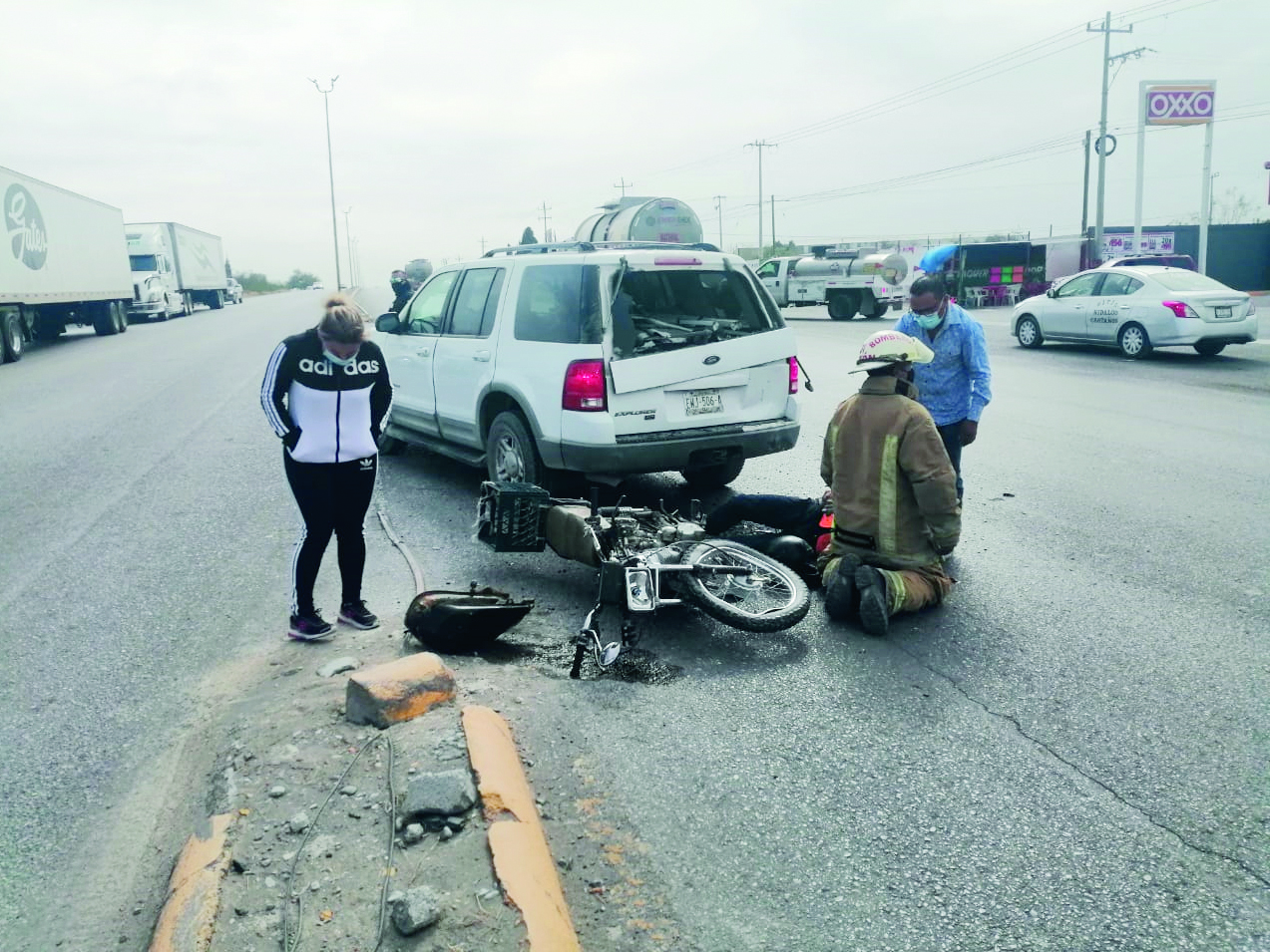 Estampa moto en camioneta