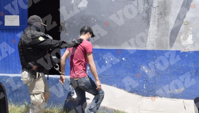 Violan cuarentena  tomando en la calle