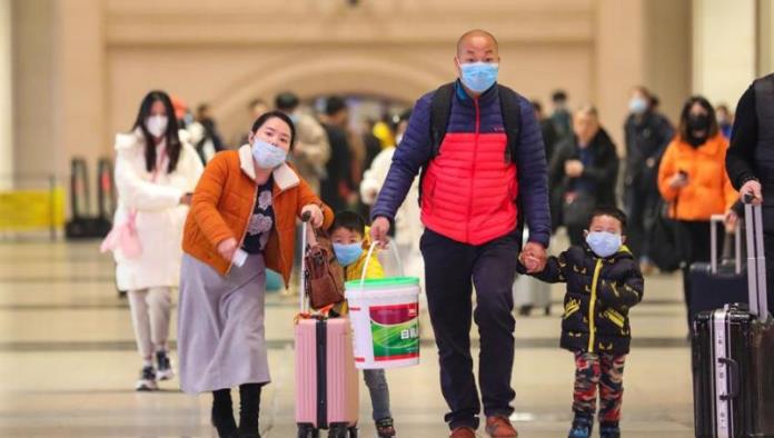 Abandonan a sus hijos en el aeropuerto al registrar síntomas de coronavirus