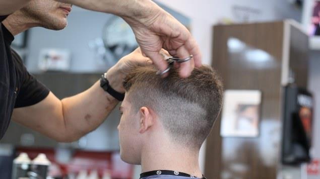 Sujeto dispara a peluquero porque no le gustó el corte de cabello de su hijo