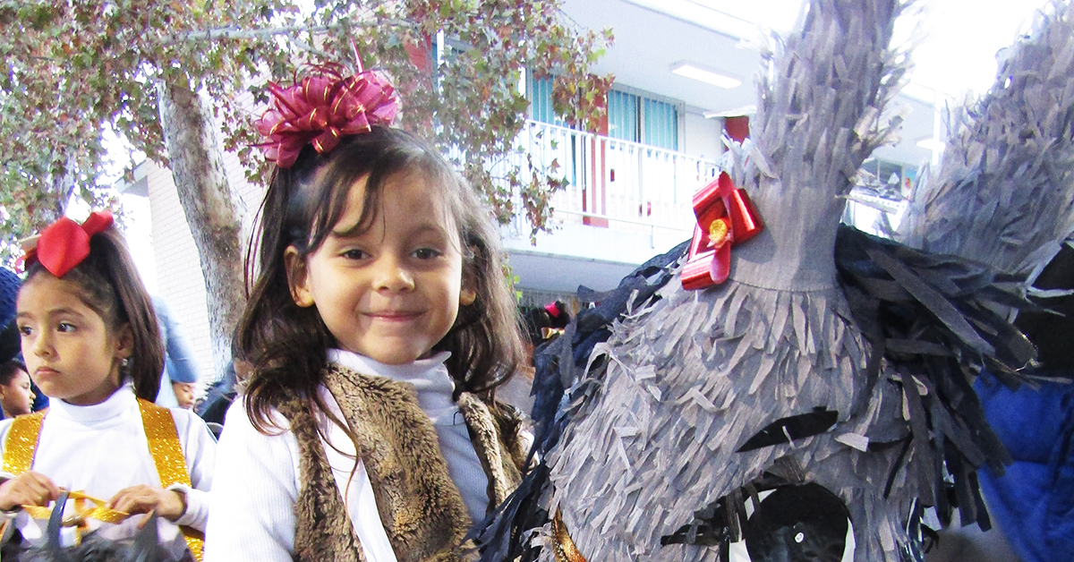 Escuela primaria Modelo clausura el año con festival navideño