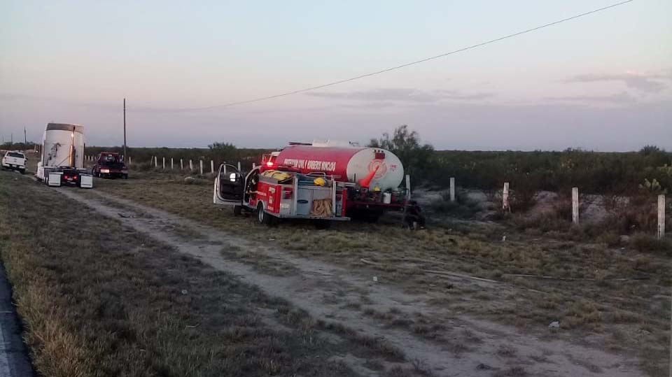 Vuelca pipa con gasolina