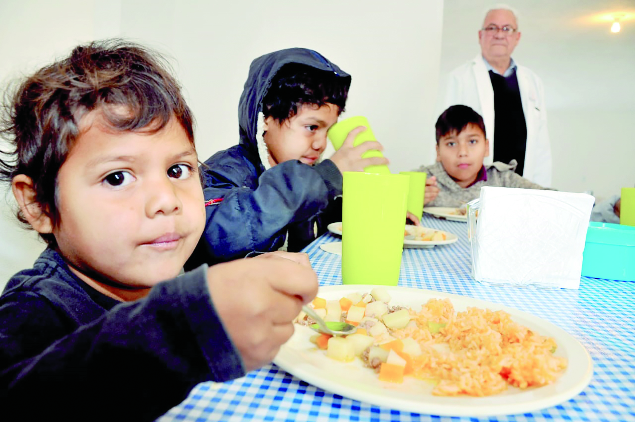 Reconocen trabajo de Alfredo Paredes