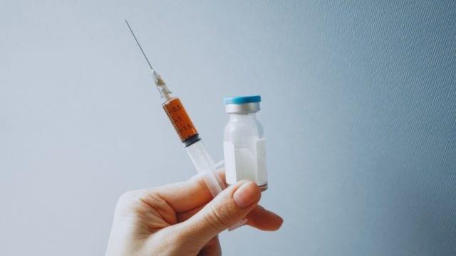 Vacuna contra Covid-19 de AstraZeneca provoca respuesta inmunitaria en adultos mayores