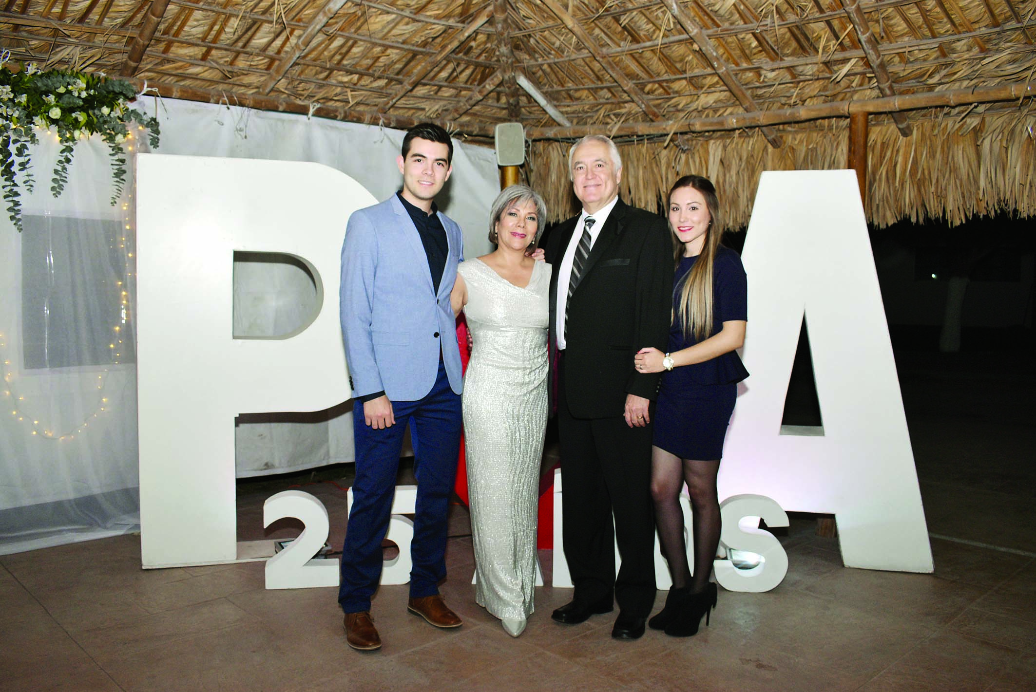 Alina & José Eleazar celebran sus bodas de plata