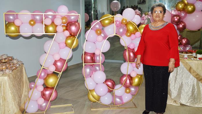 Olivia González festeja 70 años