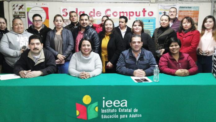 Entregan equipos de cómputo para plazas comunitarias del IEEA