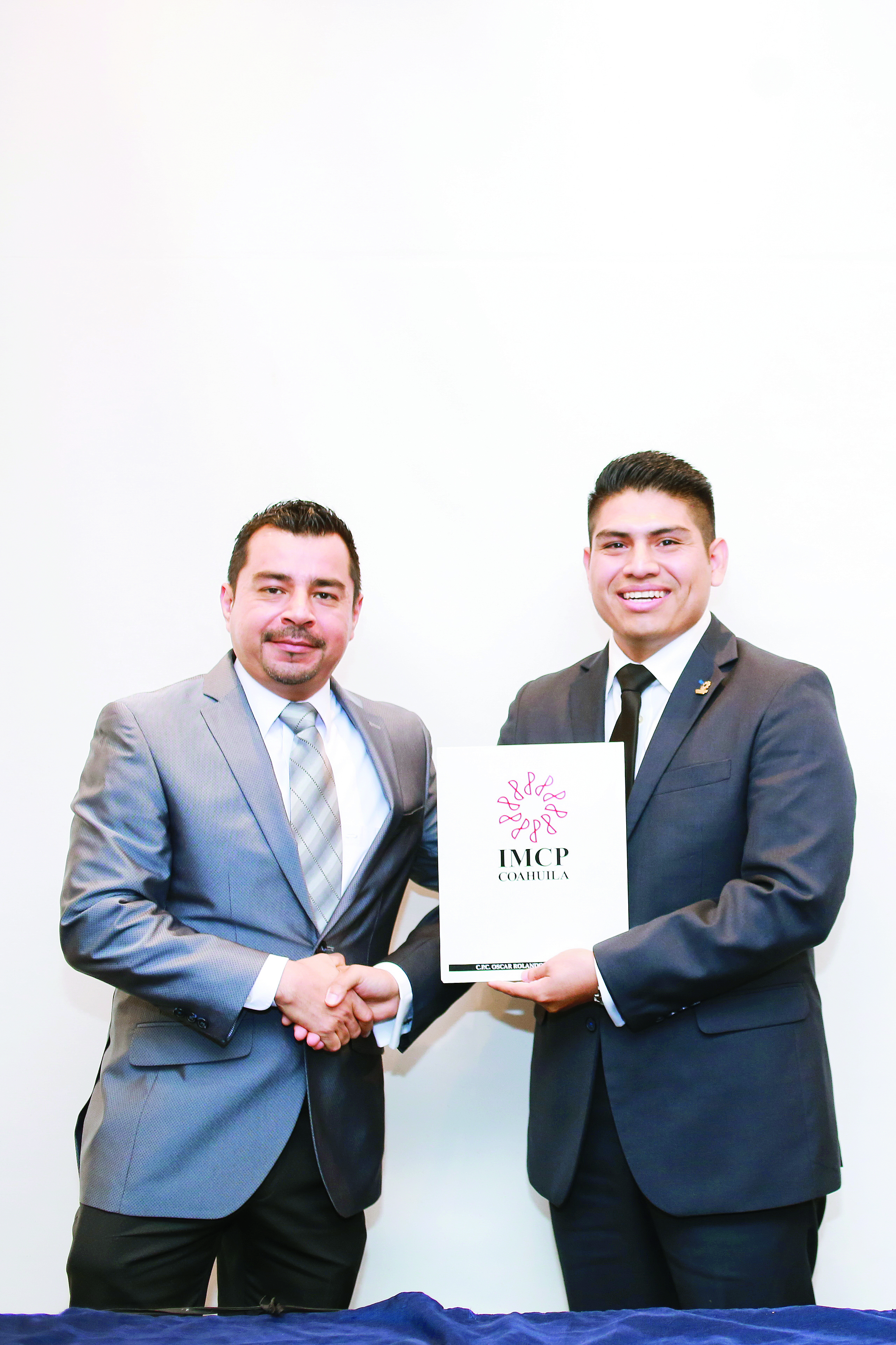 Colegio de Contadores Públicos de Coahuila A.C. Hace entrega de constancias