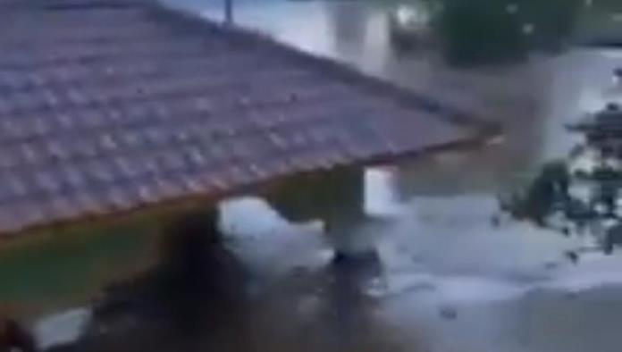 VIDEO: Hondureños se refugian en azoteas tras inundaciones por Eta