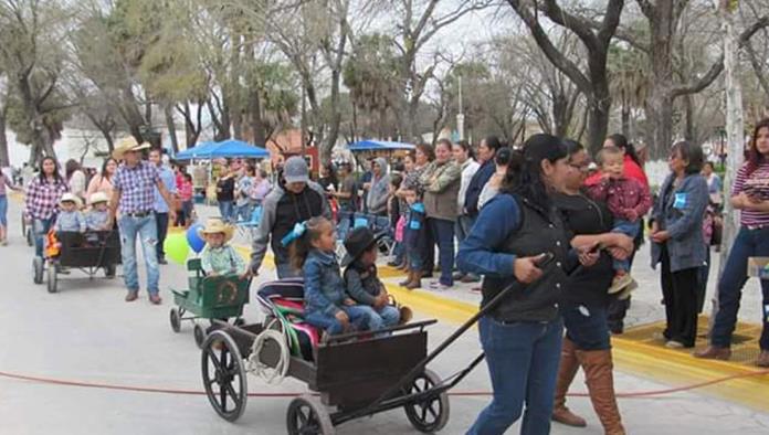 Disfrutan de mini cabalgata