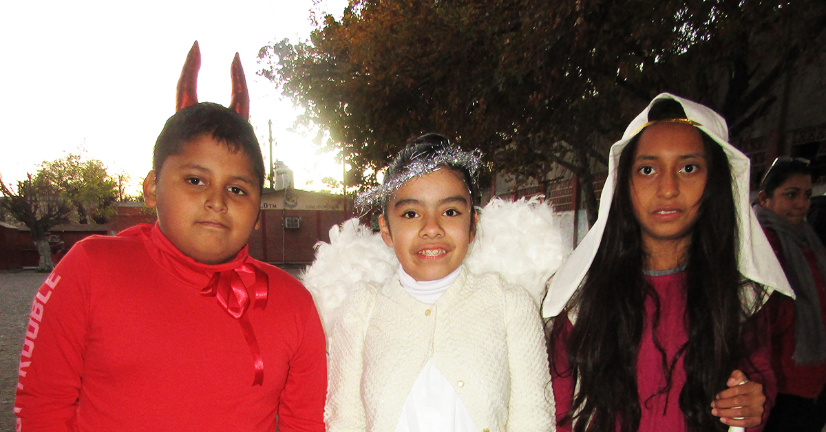 Escuela primaria Modelo clausura el año con festival navideño