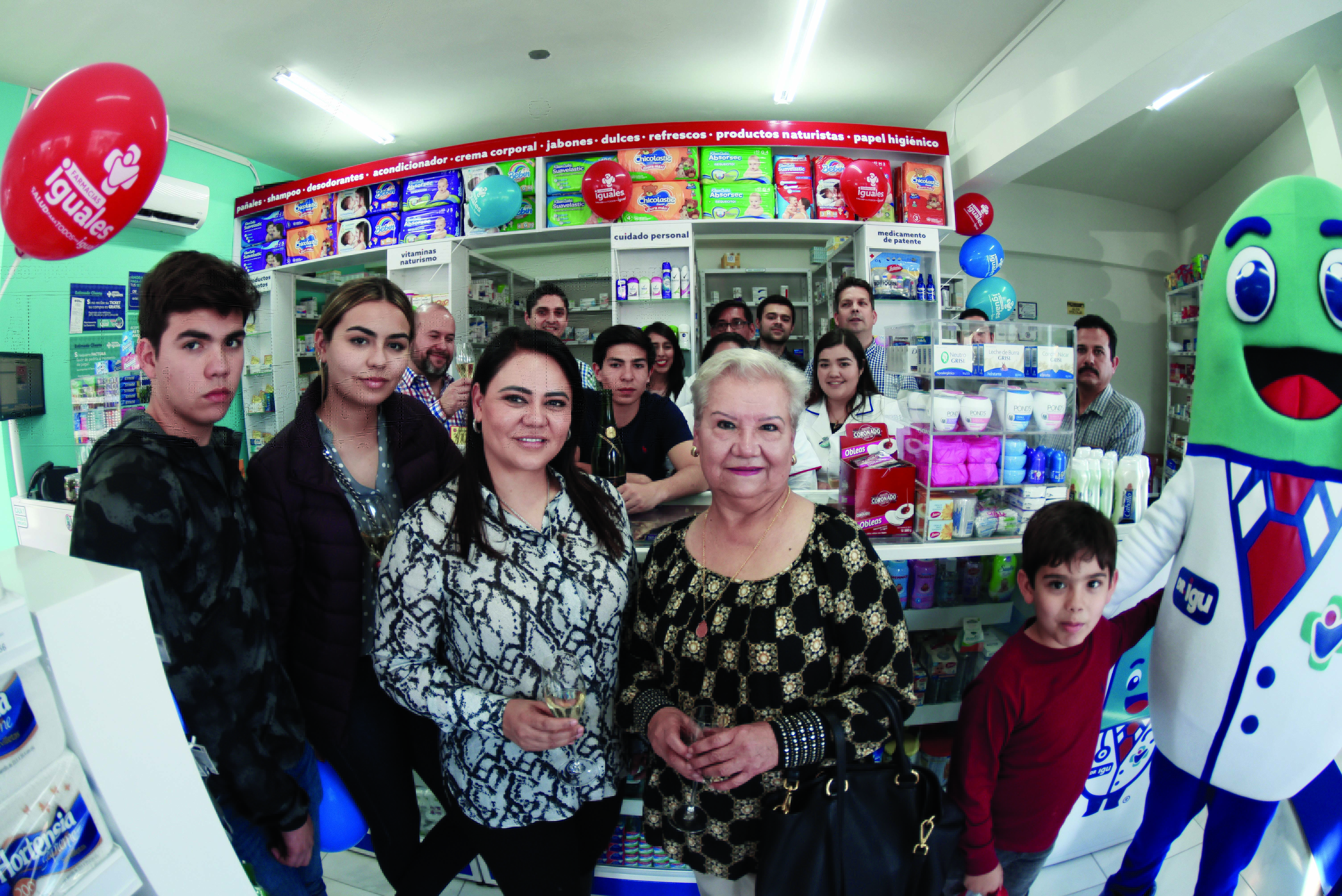 Abre sus puertas  Farmacias Iguales