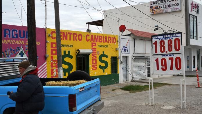 Ganan casacambistas casi un peso por dólar