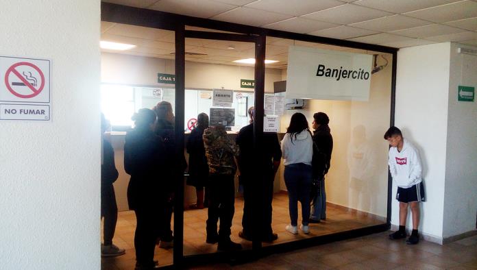 En Puente Internacional II saturadas oficinas de Banjército