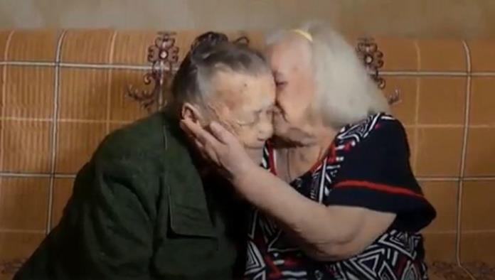 Hermanas se reencuentran tras 78 años separadas por la guerra