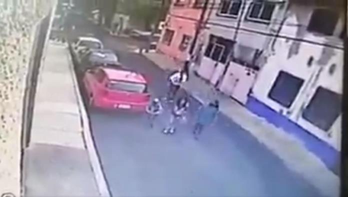 (VIDEO) Agrede sexualmente a niña de 10 años cuando caminaba por la calle