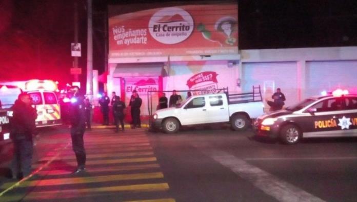 Mujer roba arma a policía y desata tiroteo en Aguascalientes (Video)