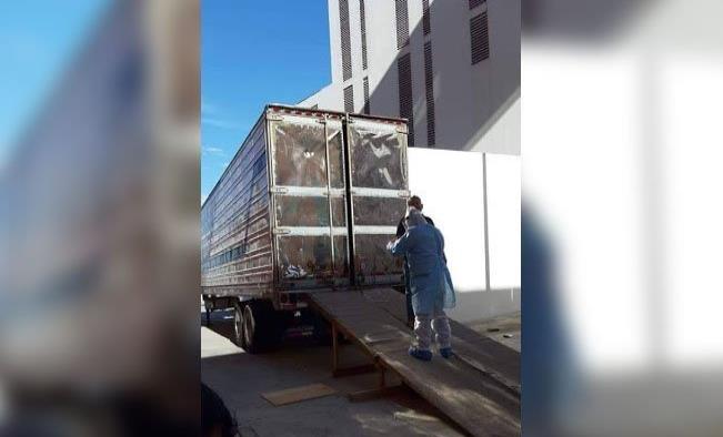 ¡Escalofriante!, saturados de muertos COVID en Matamoros usan caja refrigerante